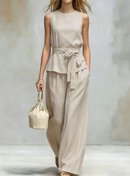 Ensemble avec top sans manches à lacets et pantalon assorti
