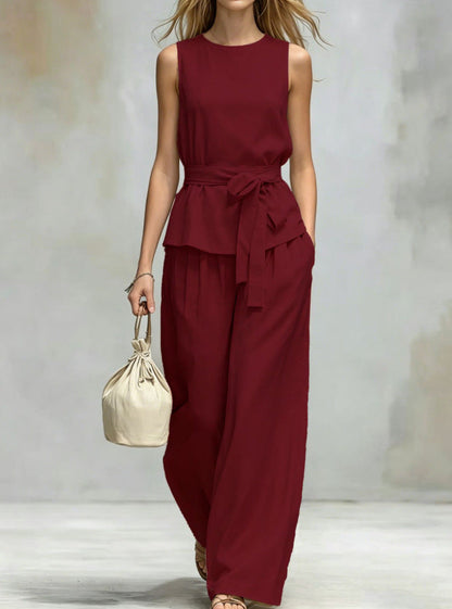 Ensemble avec top sans manches à lacets et pantalon assorti