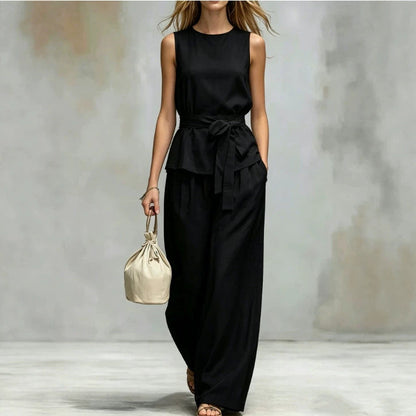 Ensemble avec top sans manches à lacets et pantalon assorti