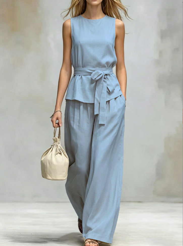 Ensemble avec top sans manches à lacets et pantalon assorti