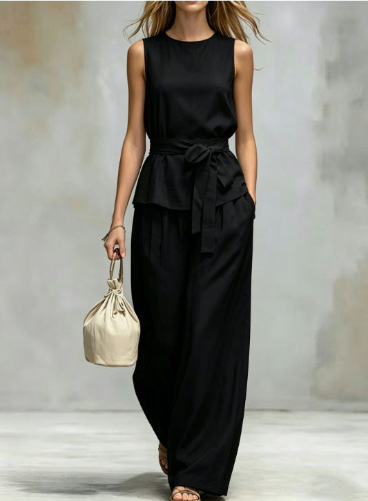 Ensemble avec top sans manches à lacets et pantalon assorti