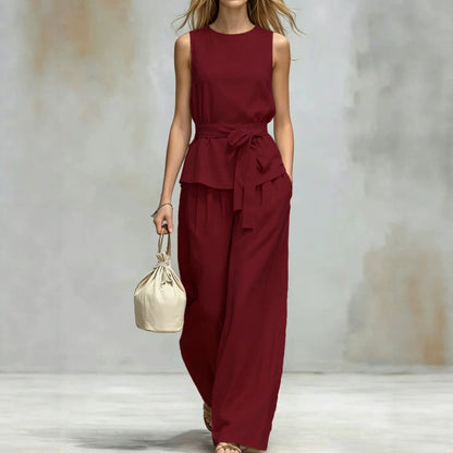 Ensemble avec top sans manches à lacets et pantalon assorti